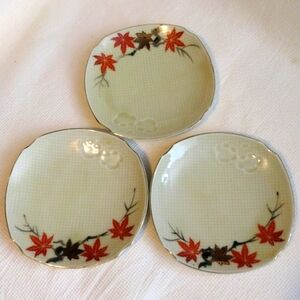 Set of 3,Made in Japan, 6" round, Maple leaf designd plates